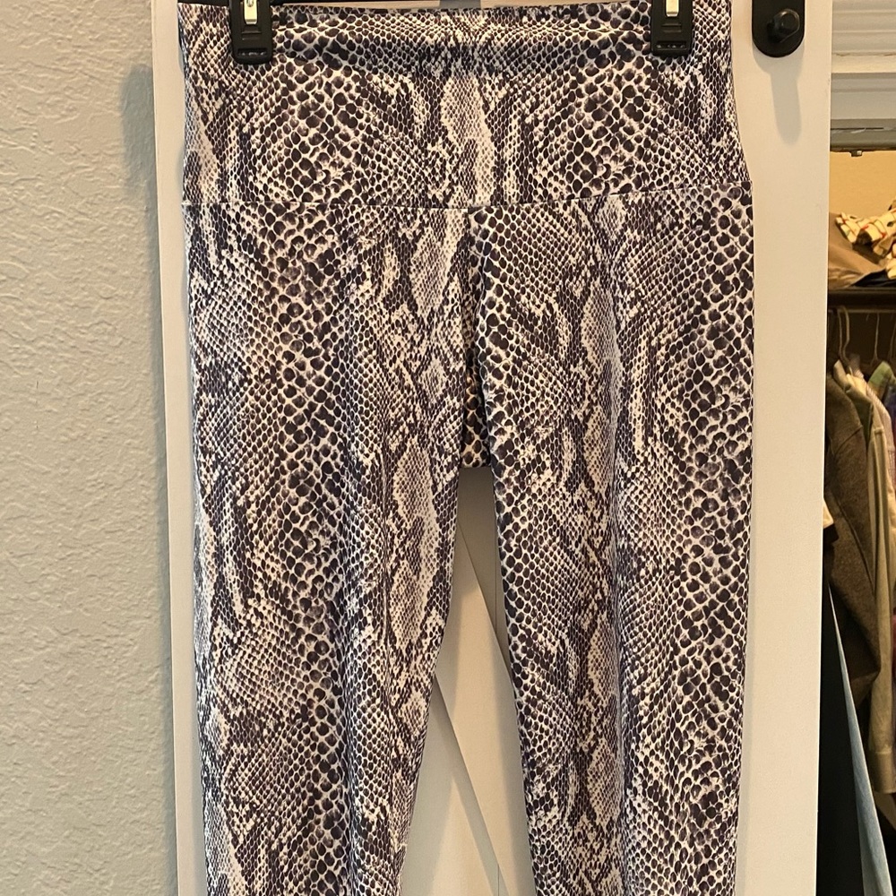 ONZIE leggings size L
